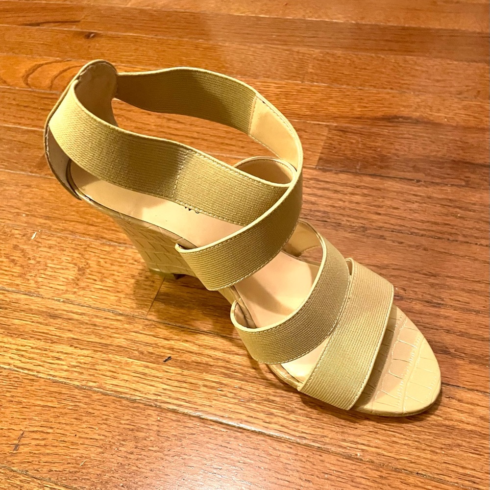 Comfort View Tan Wedge 4 inch Heels, Size 9.5W
